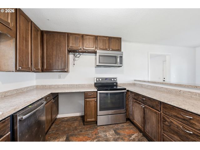 23892 BUTLER Rd, Elmira, OR 97437