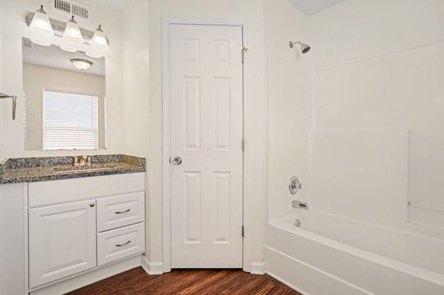 5112 Greer Station Dr, Hermitage, TN 37076