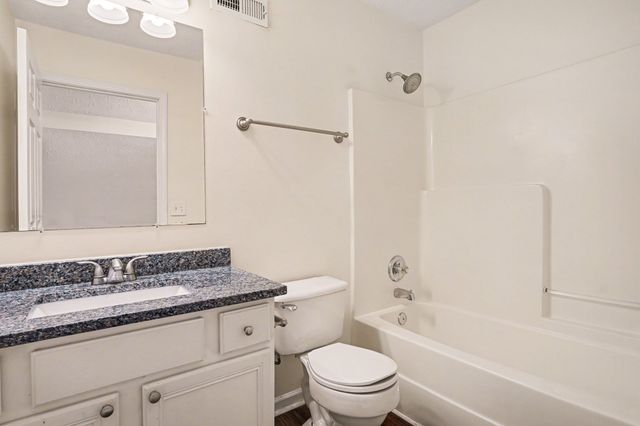 5112 Greer Station Dr, Hermitage, TN 37076