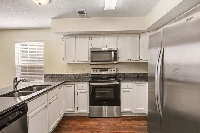 5112 Greer Station Dr, Hermitage, TN 37076