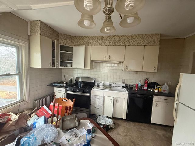 5 Oakland Avenue, Rocky Point, NY 11778