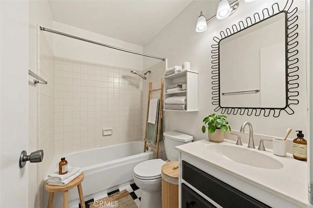 1435 W Cerritos 40, Anaheim, CA 92802