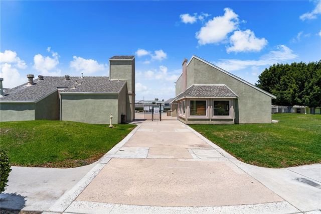 1435 W Cerritos 40, Anaheim, CA 92802