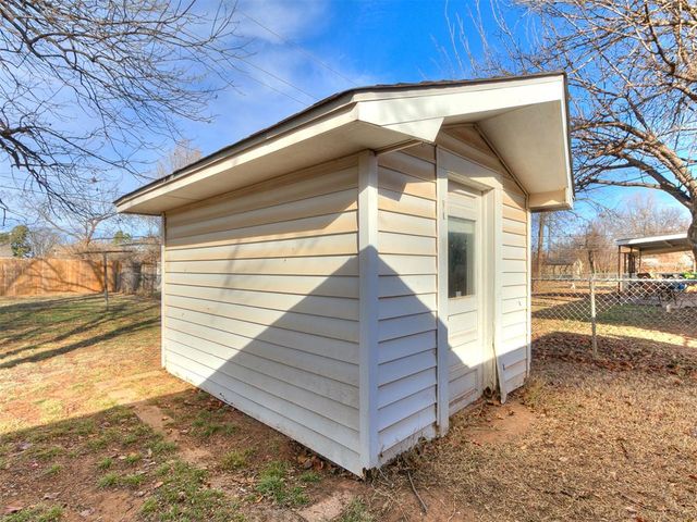 2329 Elwood Drive, Edmond, OK 73013