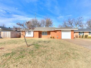 2329 Elwood Drive, Edmond, OK 73013
