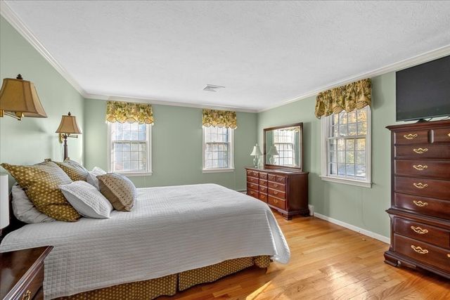 35 Myers Farm Rd, Hingham, MA 02043