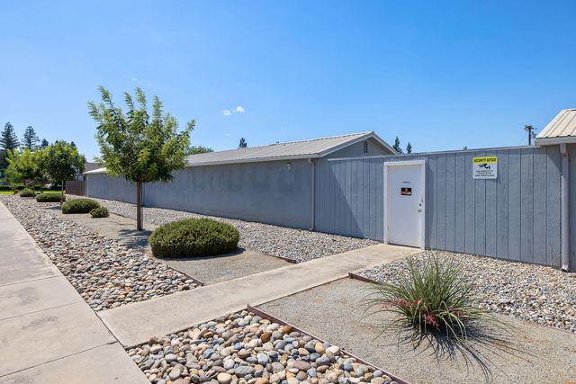 636 W Kern Street, Dinuba, CA 93618