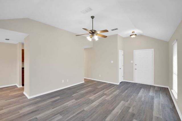 203 Shawnee Trail, Alvarado, TX 76009