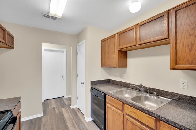 203 Shawnee Trail, Alvarado, TX 76009