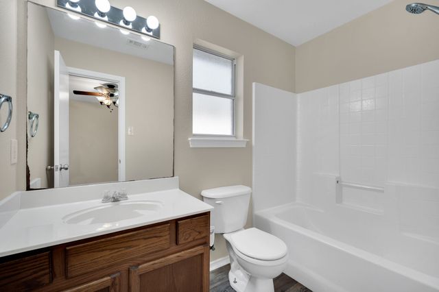 203 Shawnee Trail, Alvarado, TX 76009