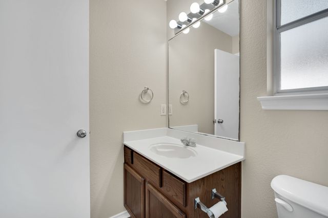 203 Shawnee Trail, Alvarado, TX 76009