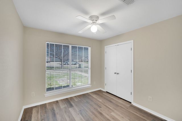 203 Shawnee Trail, Alvarado, TX 76009