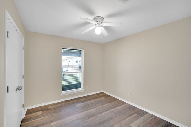 203 Shawnee Trail, Alvarado, TX 76009