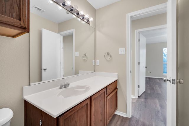 203 Shawnee Trail, Alvarado, TX 76009