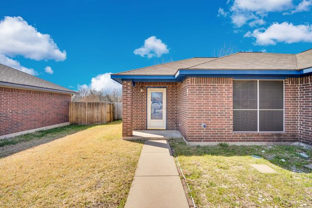203 Shawnee Trail, Alvarado, TX 76009