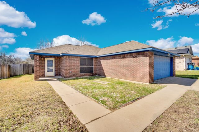 203 Shawnee Trail, Alvarado, TX 76009