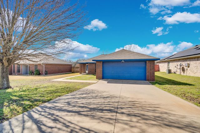 203 Shawnee Trail, Alvarado, TX 76009