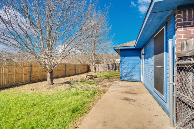 203 Shawnee Trail, Alvarado, TX 76009