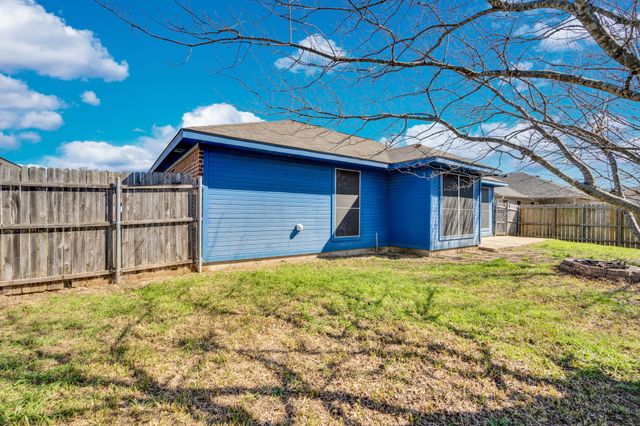 203 Shawnee Trail, Alvarado, TX 76009