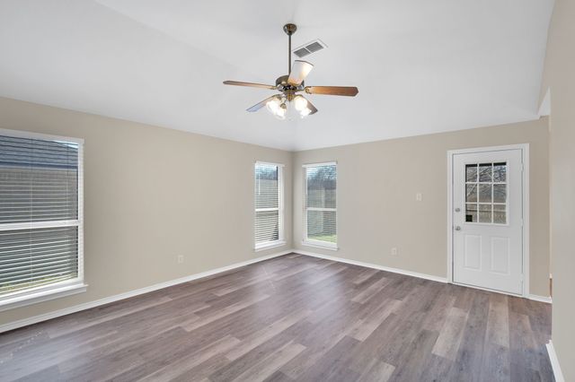 203 Shawnee Trail, Alvarado, TX 76009