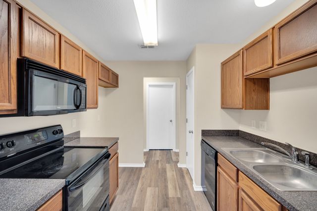 203 Shawnee Trail, Alvarado, TX 76009