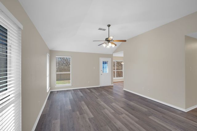 203 Shawnee Trail, Alvarado, TX 76009