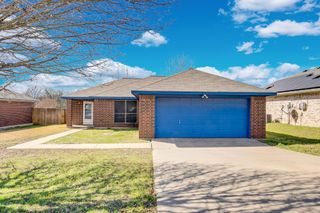 203 Shawnee Trail, Alvarado, TX 76009