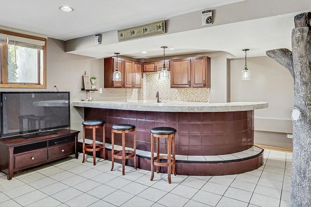 4238 N New England Avenue, Harwood Heights, IL 60706