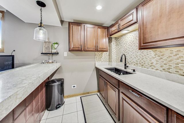 4238 N New England Avenue, Harwood Heights, IL 60706