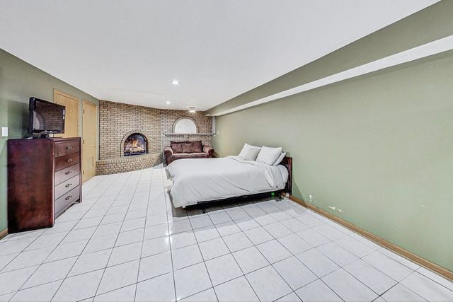 4238 N New England Avenue, Harwood Heights, IL 60706
