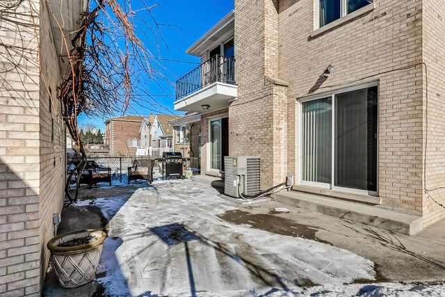 4238 N New England Avenue, Harwood Heights, IL 60706