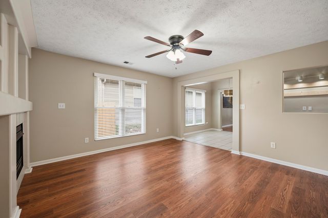 2917 Sandersville Road, Lexington, KY 40511