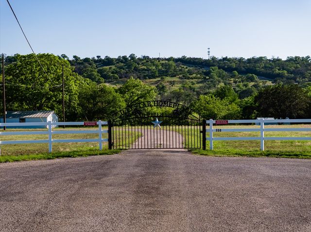 150 Dickey Rd, Ingram, TX 78024