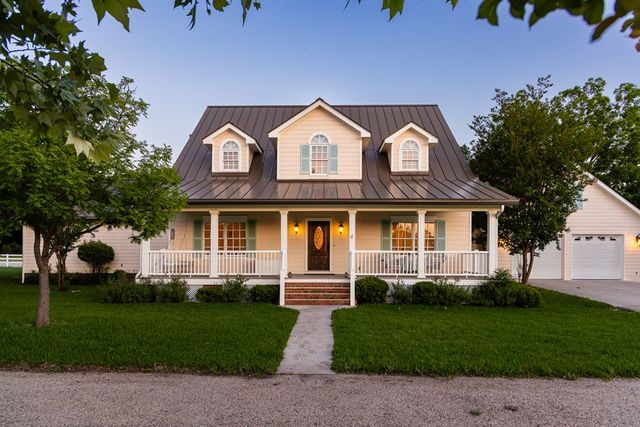 150 Dickey Rd, Ingram, TX 78024