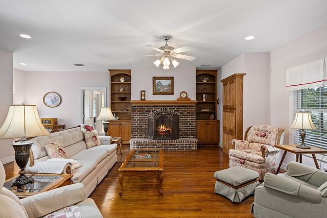 150 Dickey Rd, Ingram, TX 78024