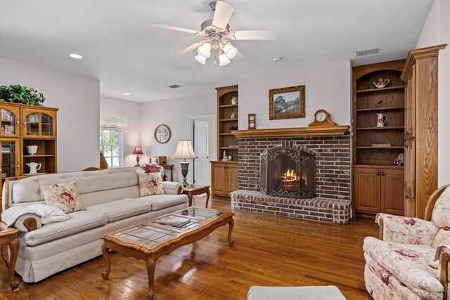 150 Dickey Rd, Ingram, TX 78024