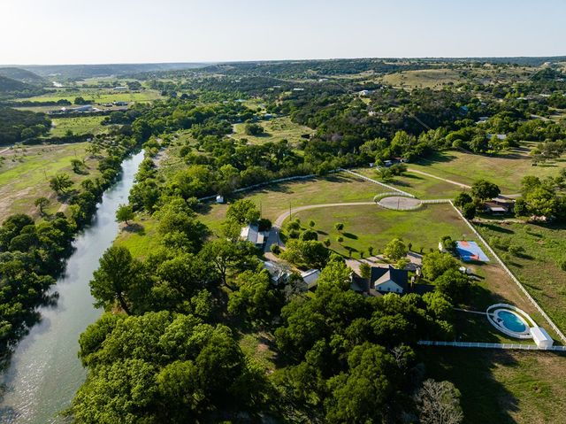 150 Dickey Rd, Ingram, TX 78024