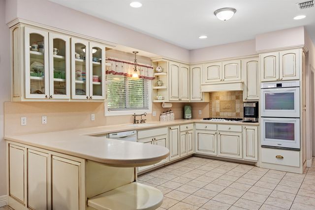 150 Dickey Rd, Ingram, TX 78024