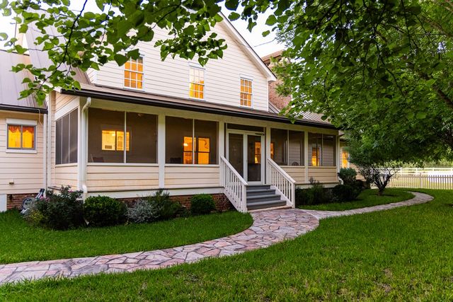 150 Dickey Rd, Ingram, TX 78024