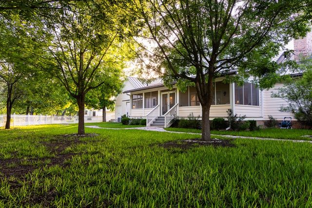 150 Dickey Rd, Ingram, TX 78024