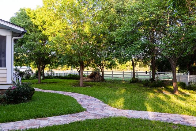 150 Dickey Rd, Ingram, TX 78024