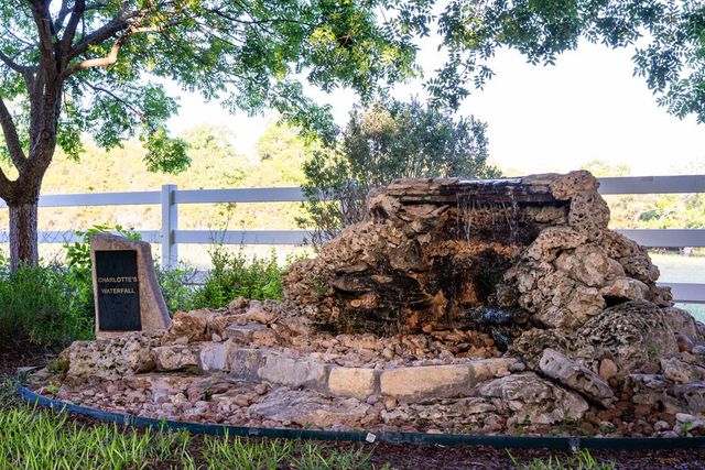 150 Dickey Rd, Ingram, TX 78024