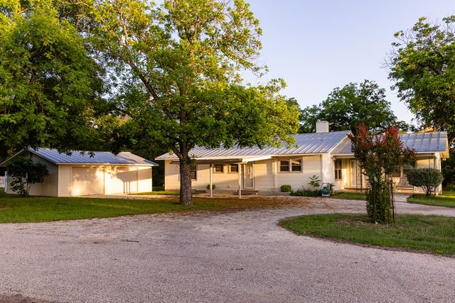 150 Dickey Rd, Ingram, TX 78024