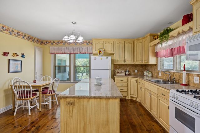 150 Dickey Rd, Ingram, TX 78024