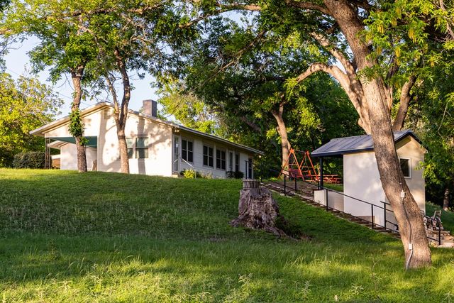 150 Dickey Rd, Ingram, TX 78024