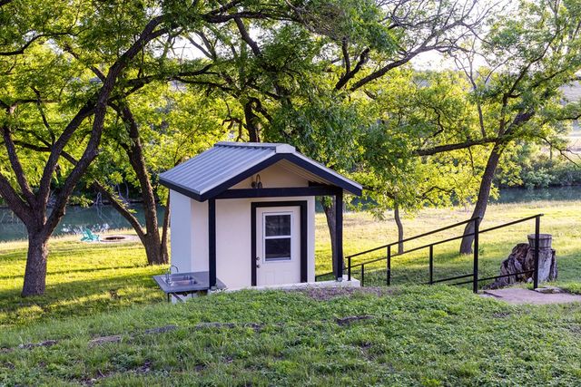 150 Dickey Rd, Ingram, TX 78024