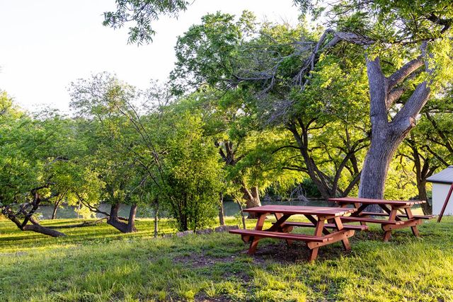 150 Dickey Rd, Ingram, TX 78024