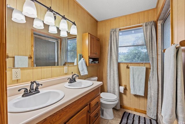 150 Dickey Rd, Ingram, TX 78024