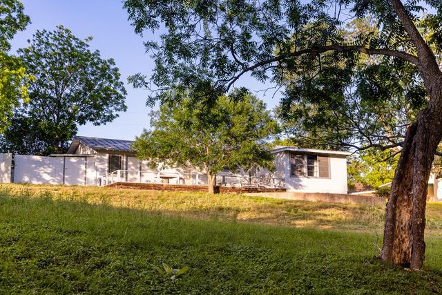 150 Dickey Rd, Ingram, TX 78024