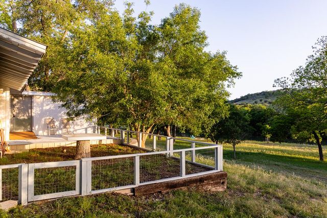 150 Dickey Rd, Ingram, TX 78024